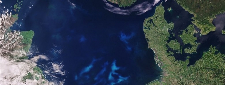Can Earth Observation technology become a tool to contribute to the implementation of a sustainable blue economy?